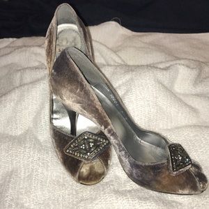 Stuart Weitzman grey/taupe velvet heels
